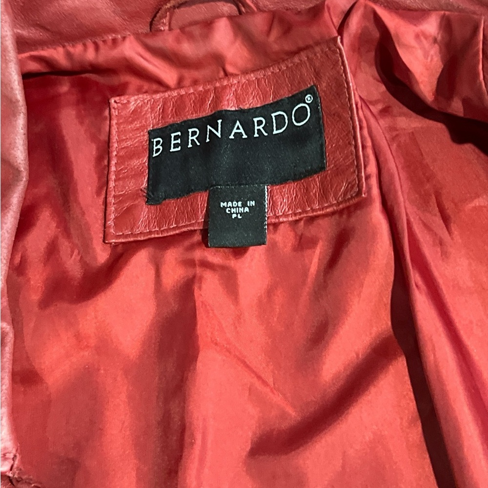 Bernardo Women’s Red Leather Jacket Size PL. - Picture 4 of 4
